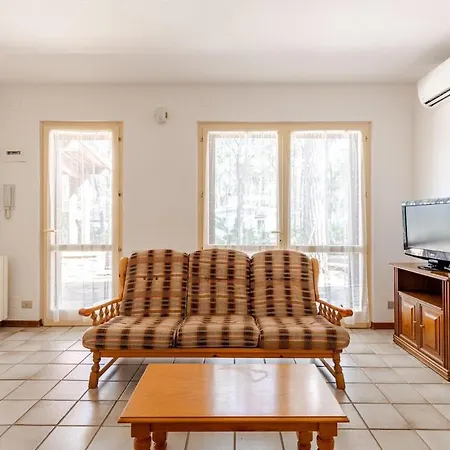 Apartment Valeria, 8 Guests, Surrounded By Pine Forest And The Sea